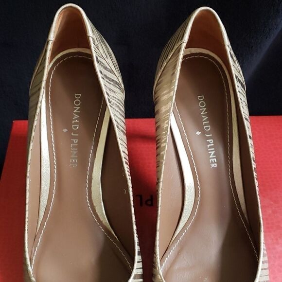 DONALD J. PLINER PRESLI-R7 PLATINO METALLIC SHOES - Picture 6 of 16